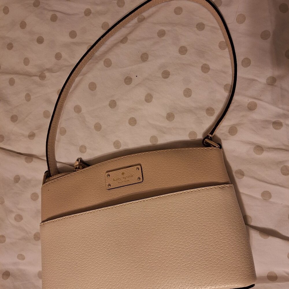 Kate Spade New York Beige Pebbled Leather Crossbody Bag – Adjustable Strap - Picture 3 of 4
